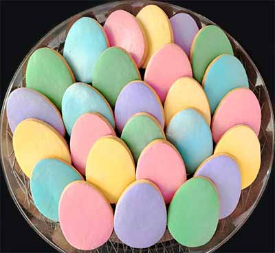 Easter Egg Cookie Tray: Easter eggs.