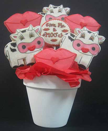 Valentine cookie bouquet: Cows and lips