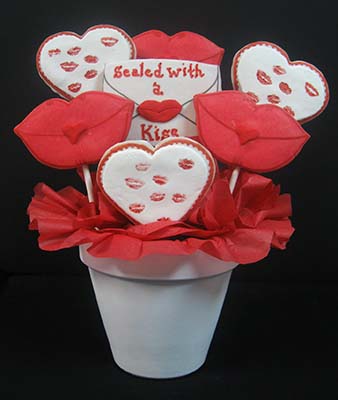 Valentine cookie bouquet: Hearts, lips and a letter.